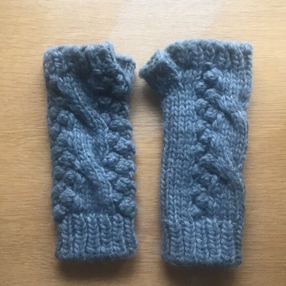 Gray Knit Stocking Hat and Glove Set - Picture 3 of 3